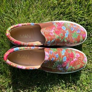 Like New Iman Brown Floral Printed Faux Leather Sneakers Size 9.5M